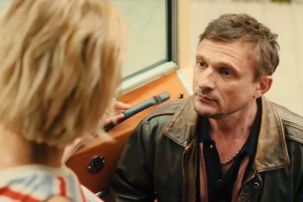 Florian Lukas in einer Szene des Films DAS GEWISSE ETWAS
